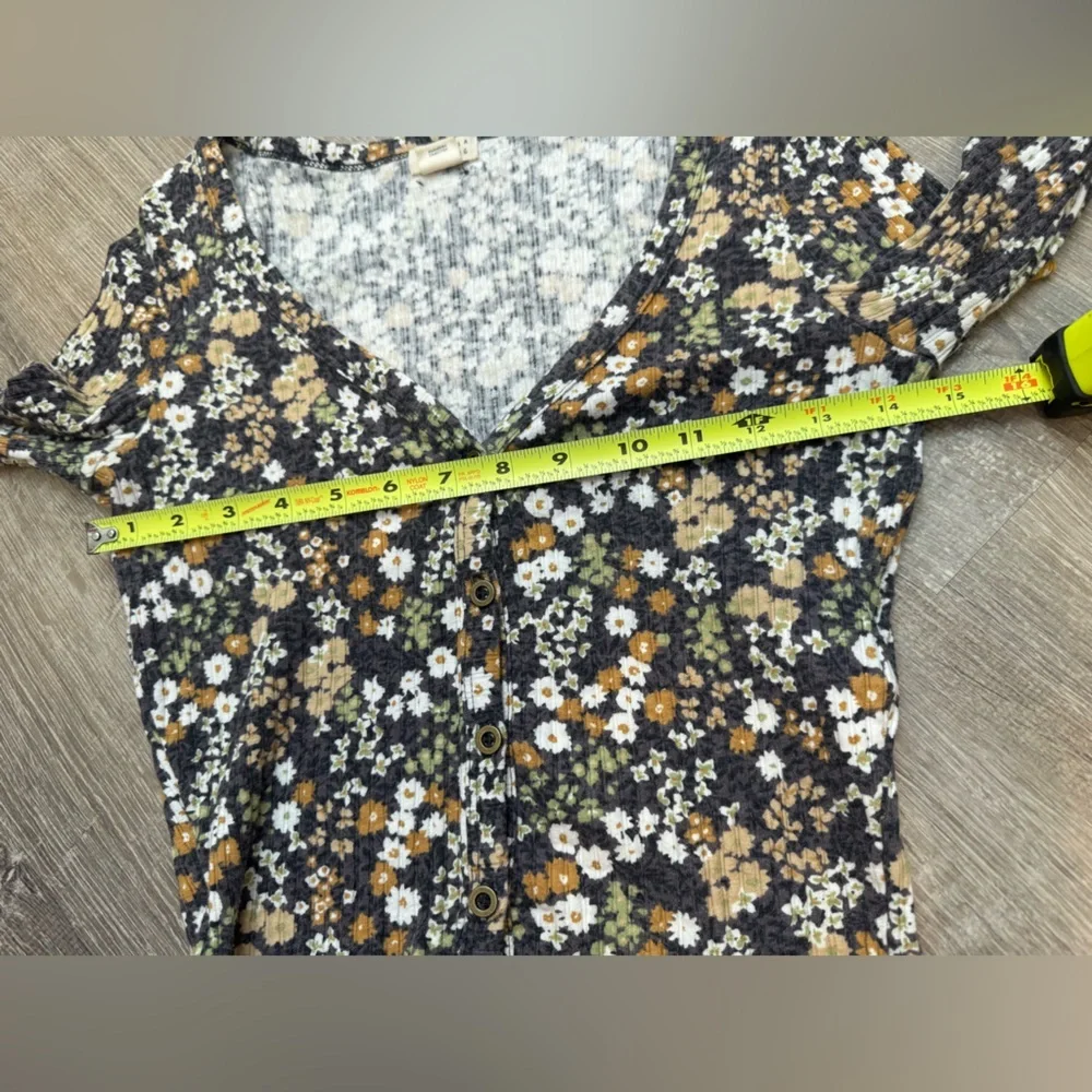 Billabong Long Sleeve Cropped Floral Top Small - Picture 4 of 8